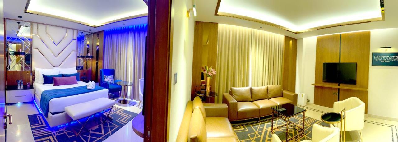 Planet Hollywood Thane Bagian luar foto