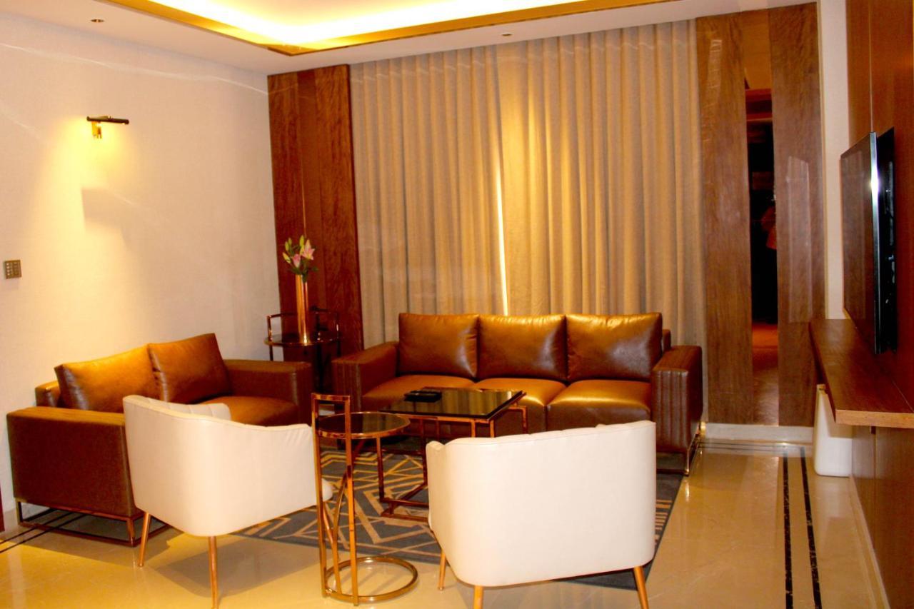 Planet Hollywood Thane Bagian luar foto