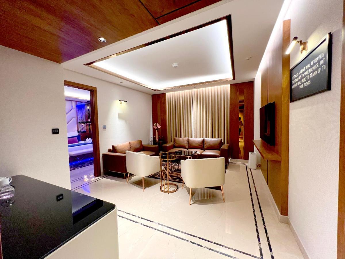 Planet Hollywood Thane Bagian luar foto