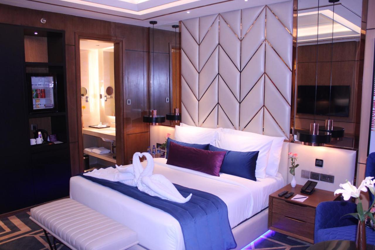 Planet Hollywood Thane Bagian luar foto