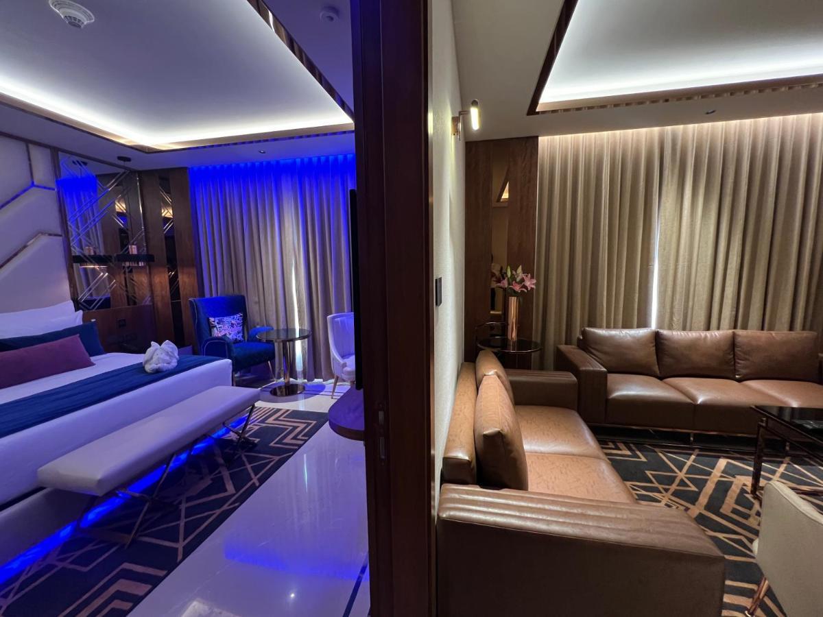 Planet Hollywood Thane Bagian luar foto